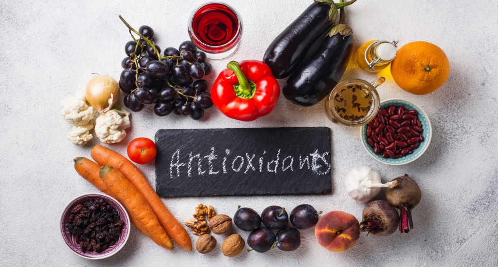Do antioxidants help fight aging and cancer?